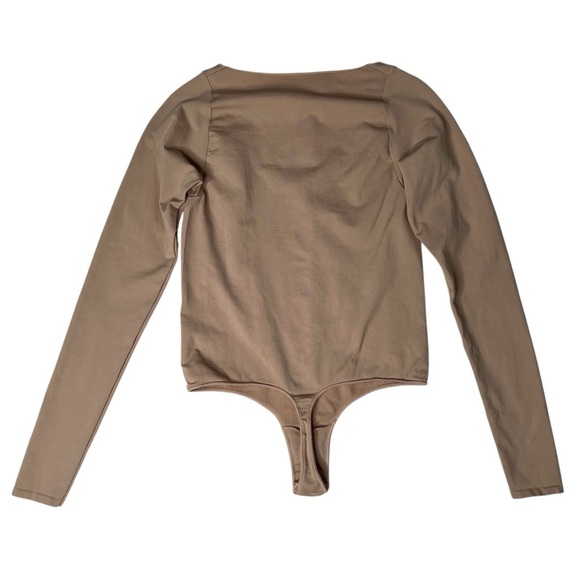 SKIMS Essential Long Sleeve Scoop Neck Bodysuit Skin Tone Size L/XL - Picture 5 of 13